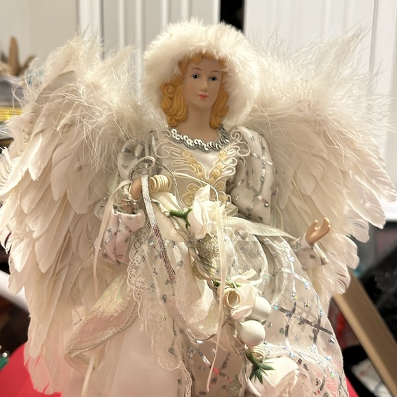 Vintage! Gorgeous White Angel with Real Like Wings Tree Topper! - Picture 4 of 9